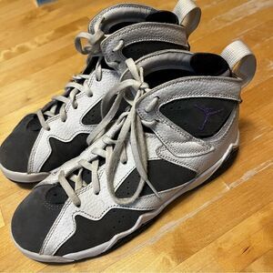 Jordan White Basketball Sneakers Size D12777-100 Boy’s Youth 4.5Y see photos